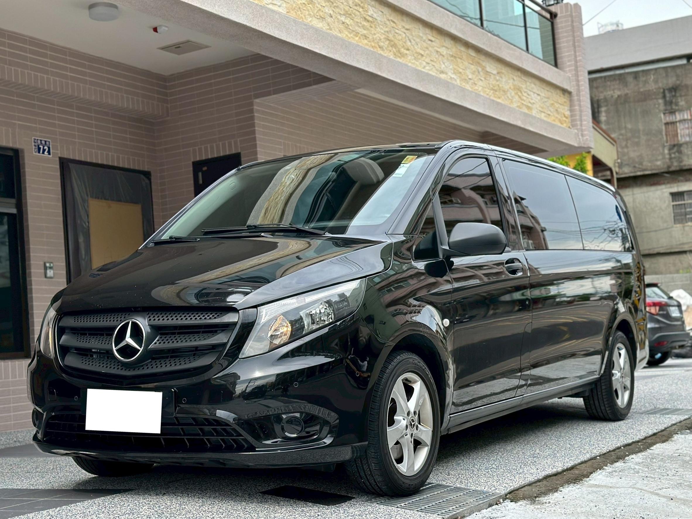 豪華九人座商務車